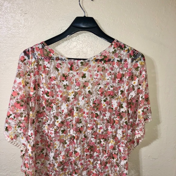 Sheer butterfly sleeve blouse - Picture 3 of 3